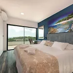 Remi Mit 2 Whirlpools Und Meerblick Villa