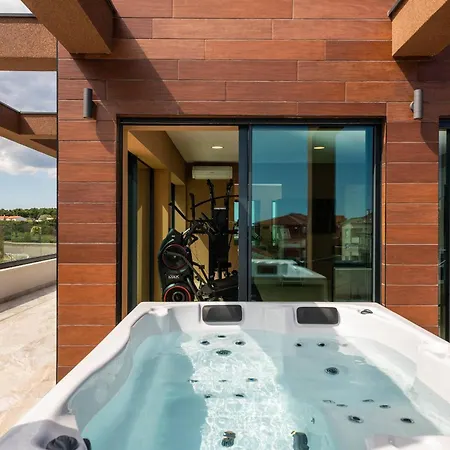 Remi Mit 2 Whirlpools Und Meerblick Villa